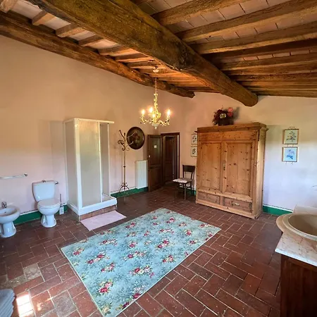 Podere Montemarchi * Lari